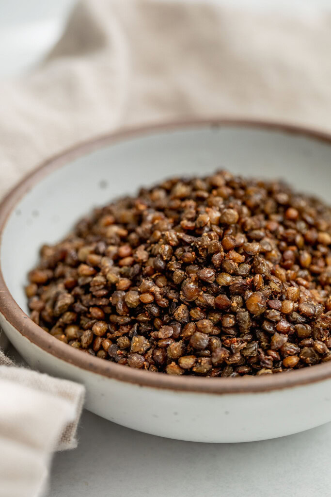 Side view of a bowl of crispy lentils.