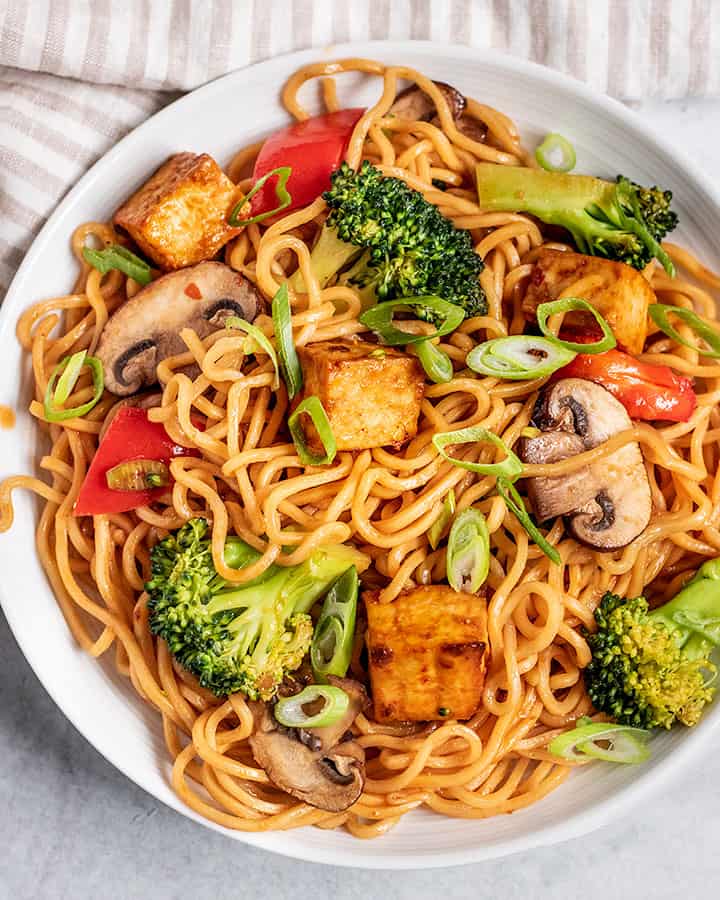 Sriracha Noodles with Tofu and Broccoli